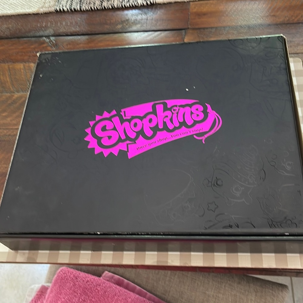 NIB Shopkins Neon edition